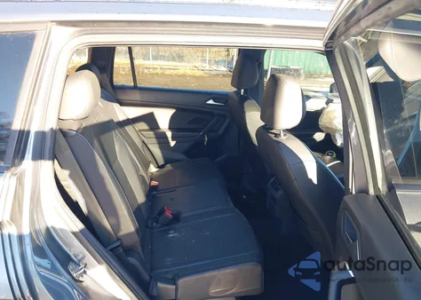 2020 Volkswagen Tiguan 2.0T Se/2.0T Se R-Line Black/2.0T Sel z USA, uszkodzony, nr VIN 3VV3B7AX6LM133635